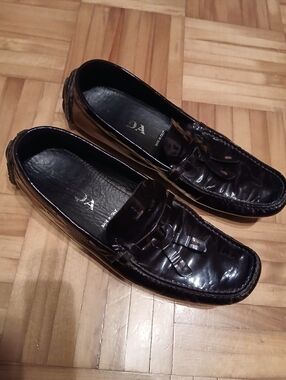 Prada Men's Very Dark Brown Patent Leather Tassel Loafers.Size 6